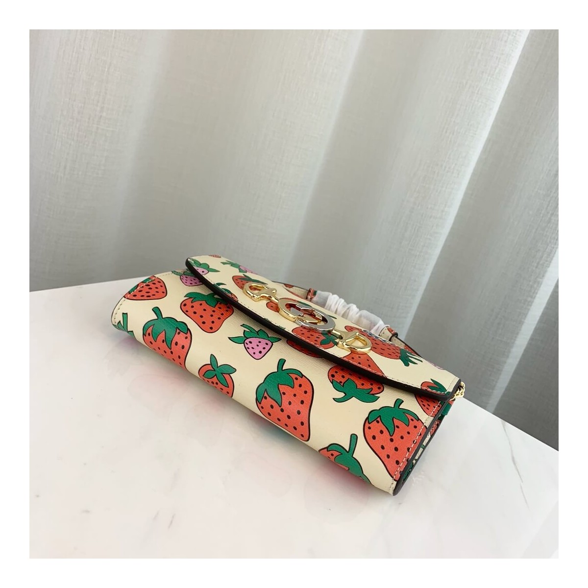 Gucci Zumi Strawberry Print Mini Bag 564718 Gucci Zumi Strawberry Print Mini Bag 564718