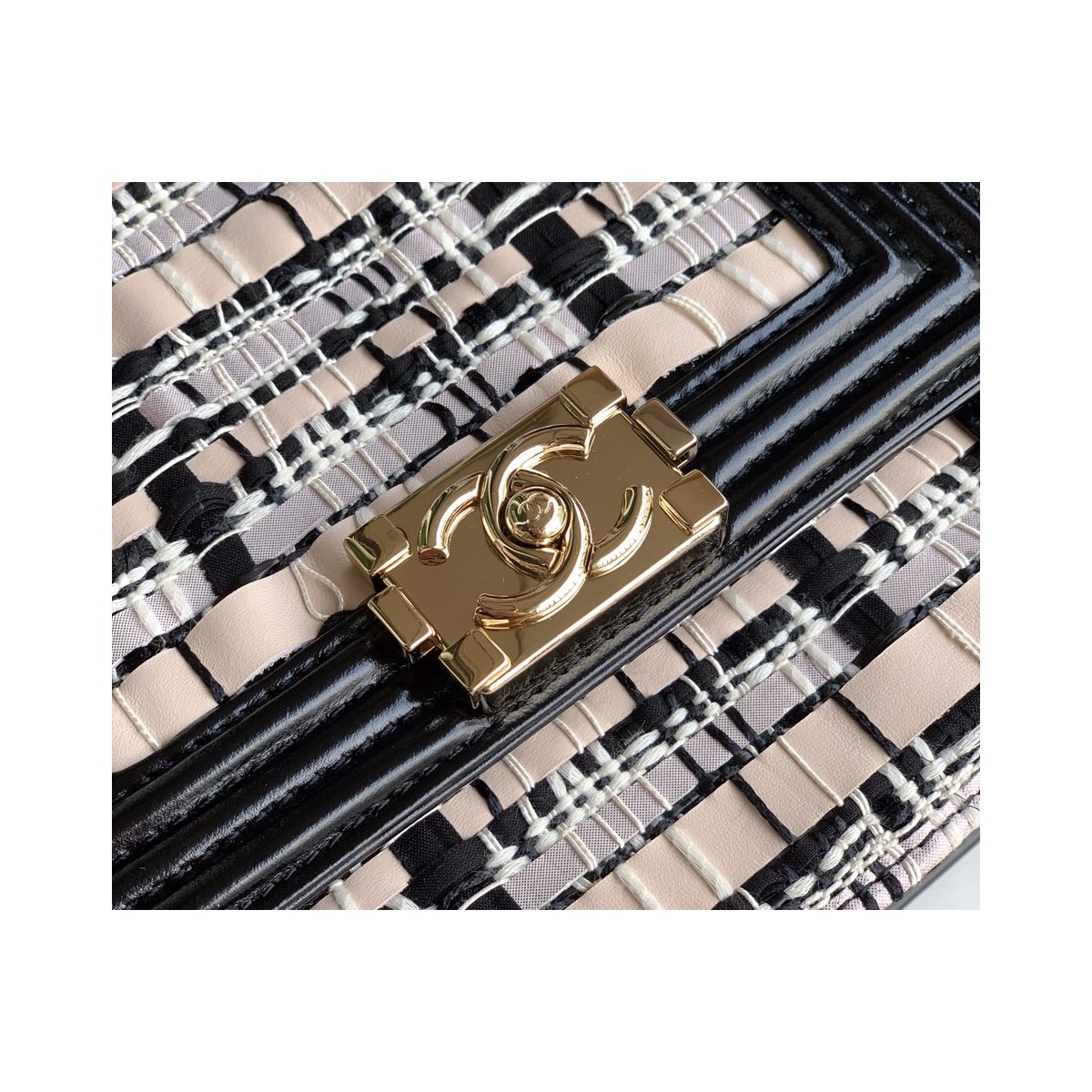 Chanel Boy Chanel Handbag AS0130 Chanel Boy Chanel Handbag AS0130