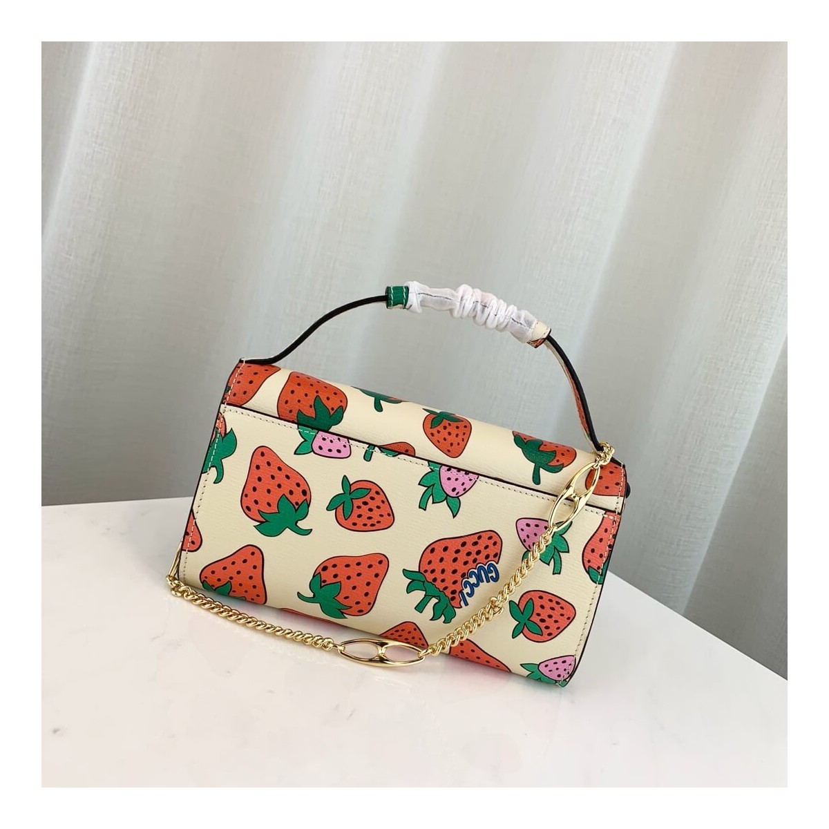 Gucci Zumi Strawberry Print Mini Bag 564718 Gucci Zumi Strawberry Print Mini Bag 564718