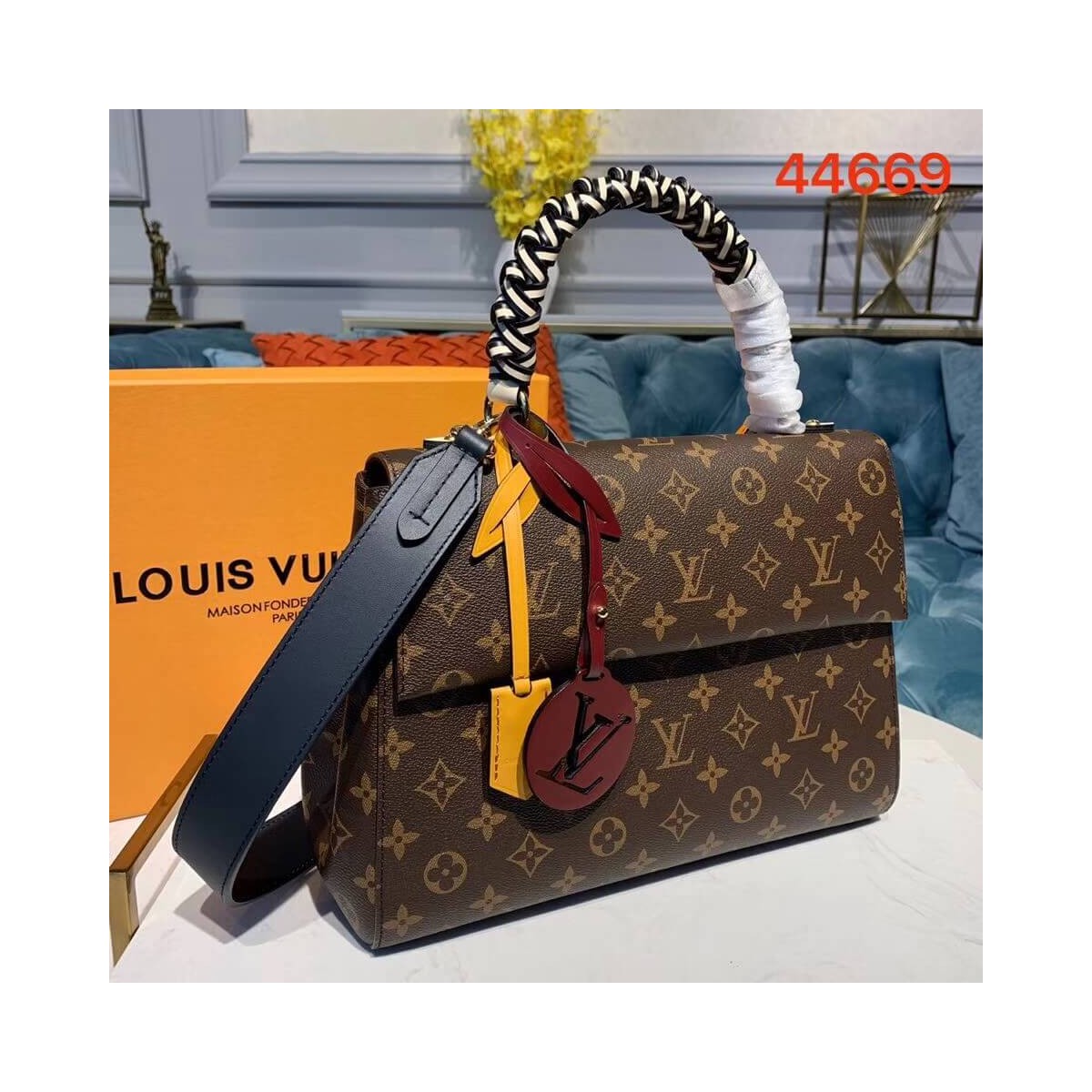 Louis Vuitton Monogram Canvas Cluny MM M44669 Louis Vuitton Monogram Canvas Cluny MM M44669