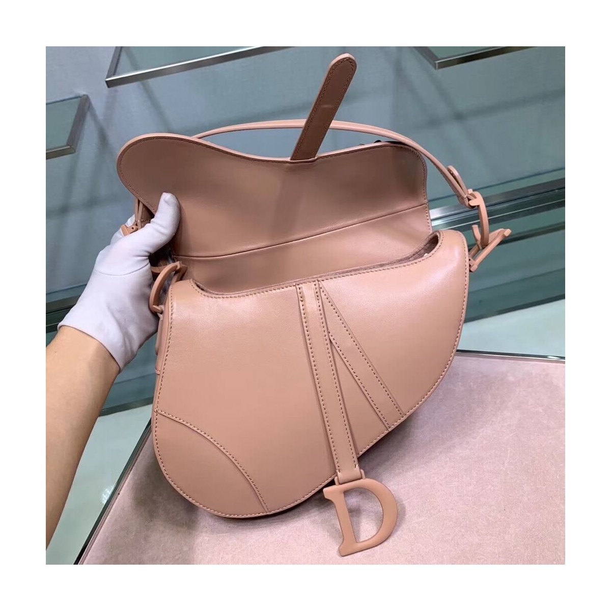 Christian Dior Embroidered Flowers Saddle Bag M0446 Christian Dior Embroidered Flowers Saddle Bag M0446