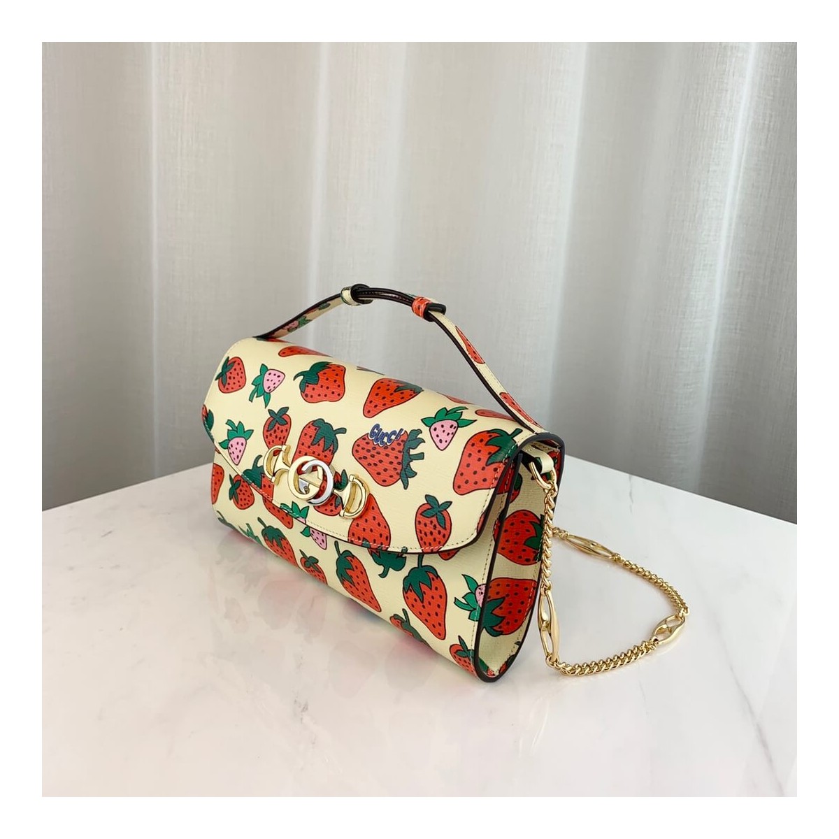 Gucci Zumi Strawberry Print Small Shoulder Bag 572375 Gucci Zumi Strawberry Print Small Shoulder Bag 572375