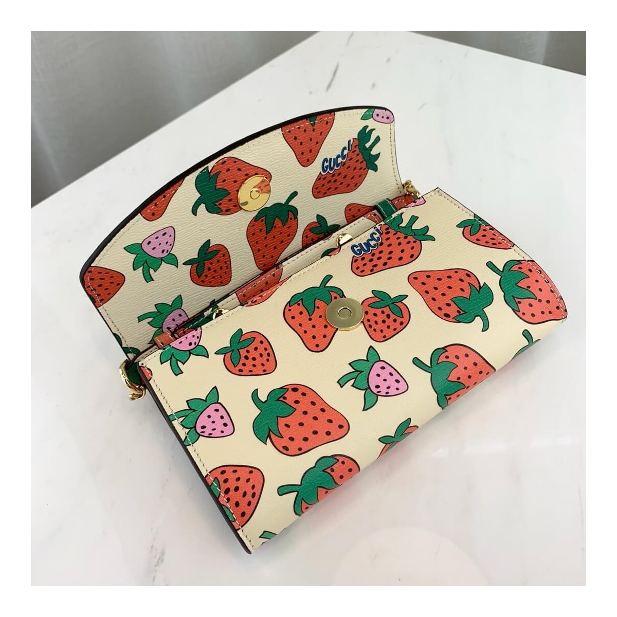 Gucci Zumi Strawberry Print Mini Bag 564718 Gucci Zumi Strawberry Print Mini Bag 564718