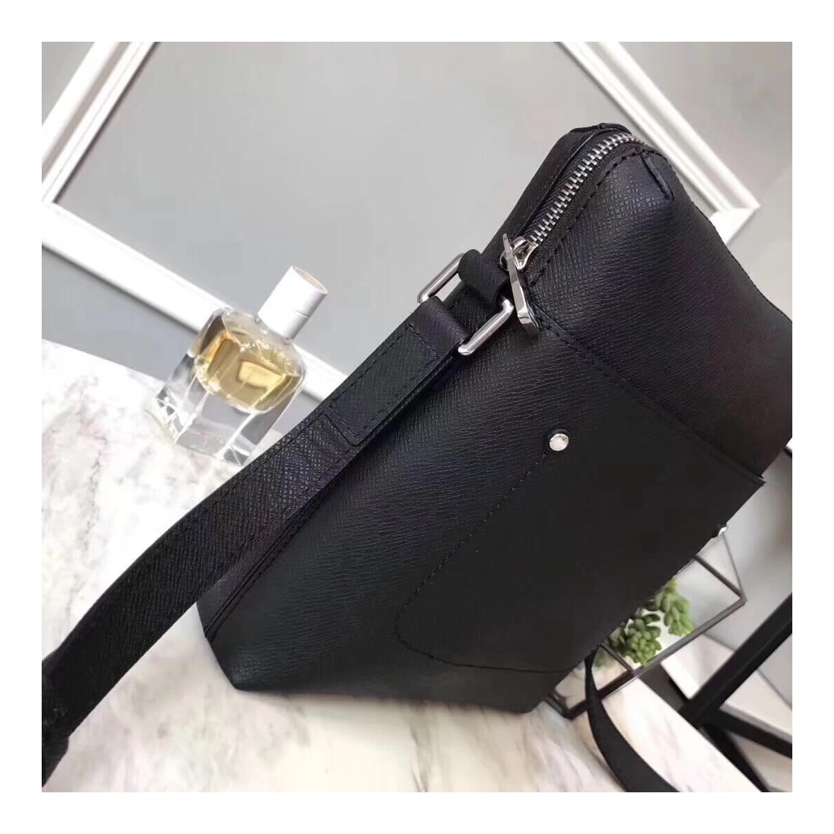 Louis Vuitton Cowhide Leather Pochette Grigori M30505 Louis Vuitton Cowhide Leather Pochette Grigori M30505