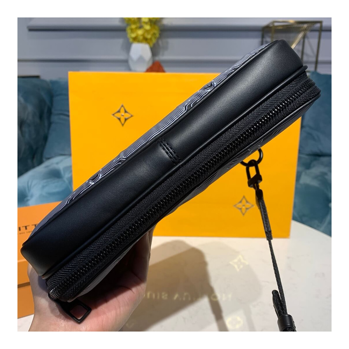 Louis Vuitton Expandable Messenger M55698 Louis Vuitton Expandable Messenger M55698