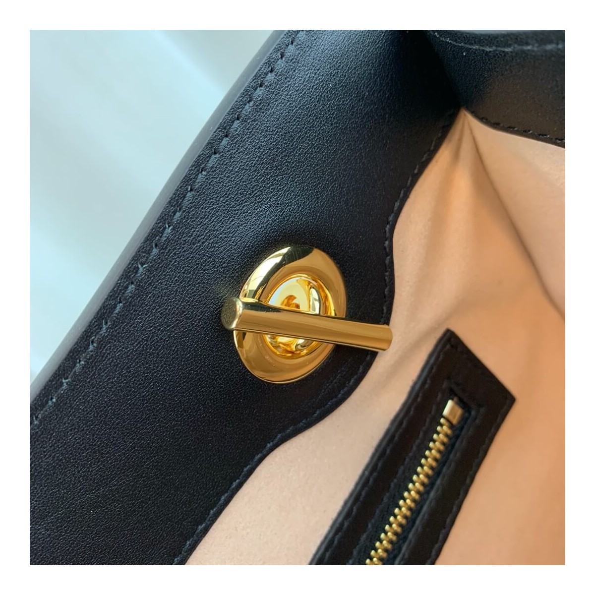 Gucci Padlock Gucci Signature Medium Shoulder Bag 479197 Gucci Padlock Gucci Signature Medium Shoulder Bag 479197