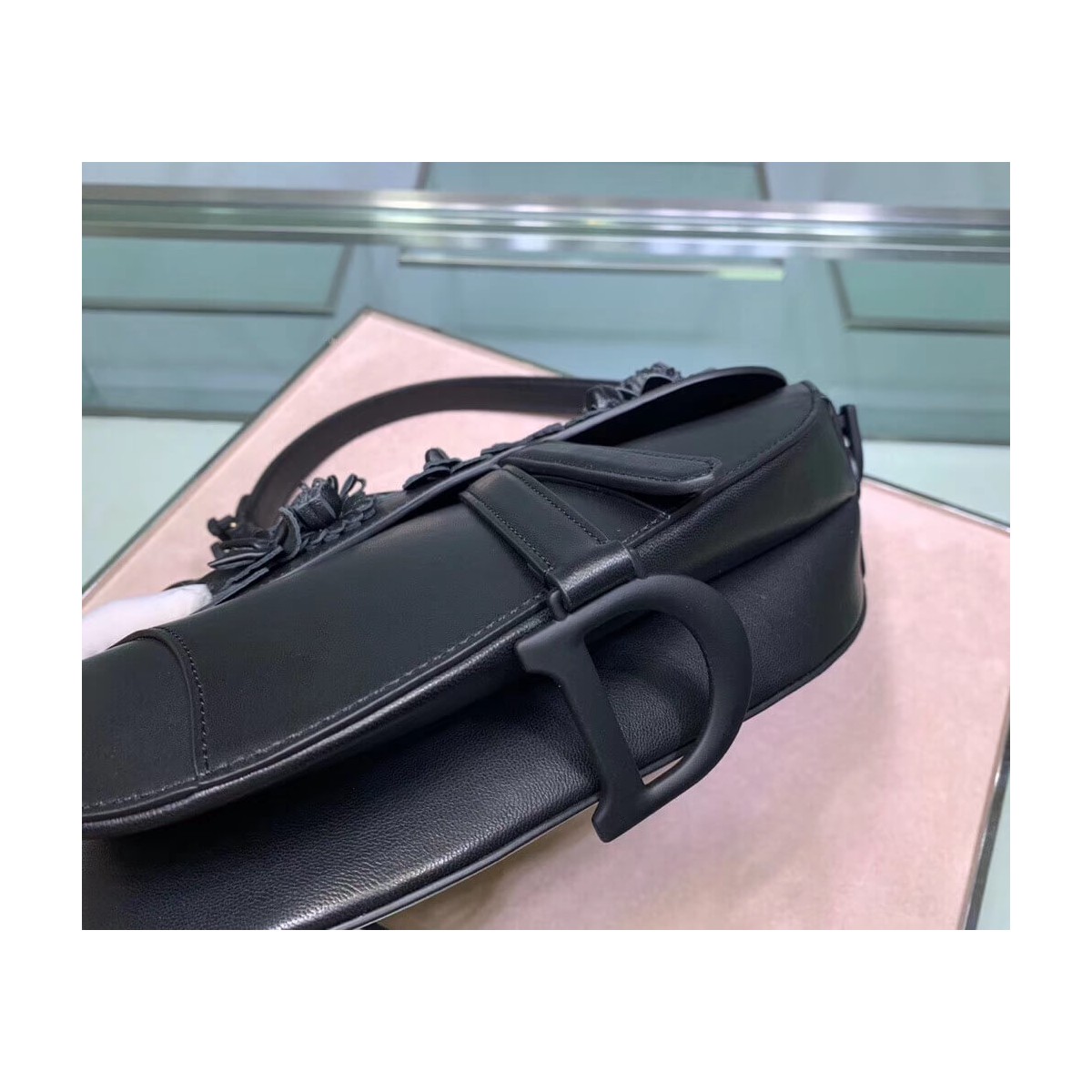 Christian Dior Embroidered Flowers Saddle Bag M0446 Christian Dior Embroidered Flowers Saddle Bag M0446
