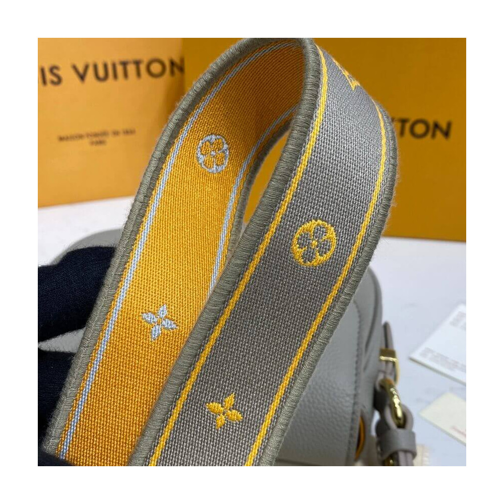 Louis Vuitton LV Pont 9 Soft PM M58728 Louis Vuitton LV Pont 9 Soft PM M58728