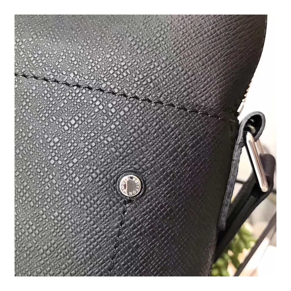 Louis Vuitton Cowhide Leather Pochette Grigori M30505 Louis Vuitton Cowhide Leather Pochette Grigori M30505