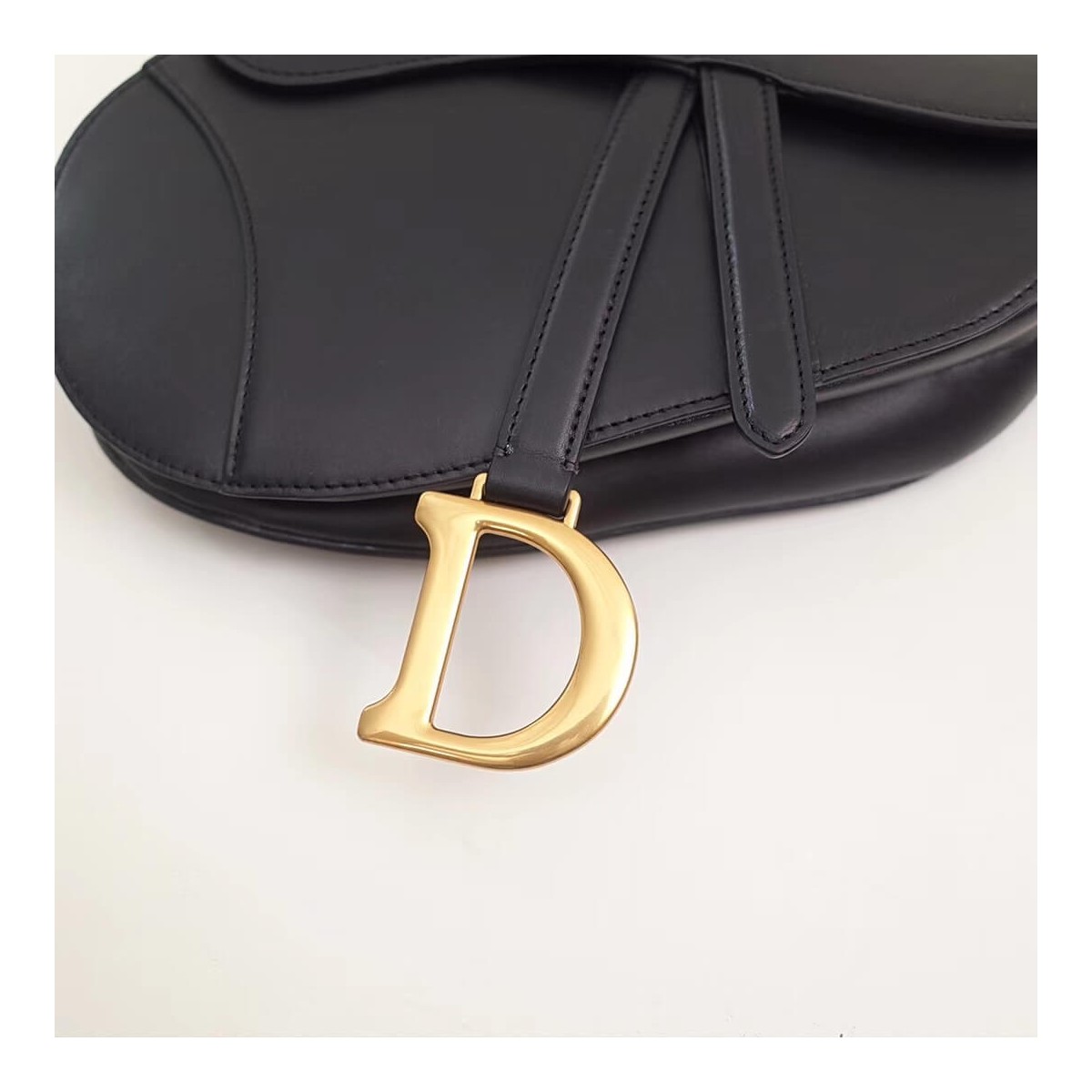 Christian Dior Smooth Calfskin Saddle Bag M0446 Christian Dior Smooth Calfskin Saddle Bag M0446