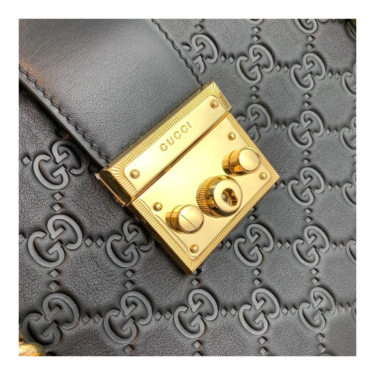 Gucci Padlock Gucci Signature Medium Shoulder Bag 479197 Gucci Padlock Gucci Signature Medium Shoulder Bag 479197
